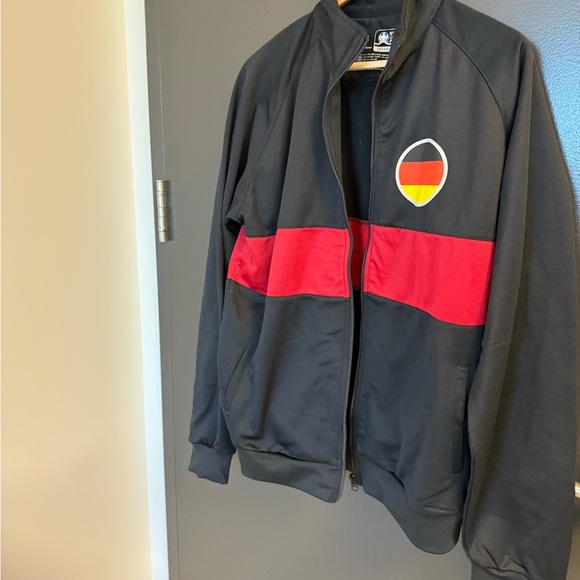 Men's XL soccer zip up EUC Black and Red Bomber Jacket with Emblem - Picture 4 of 11